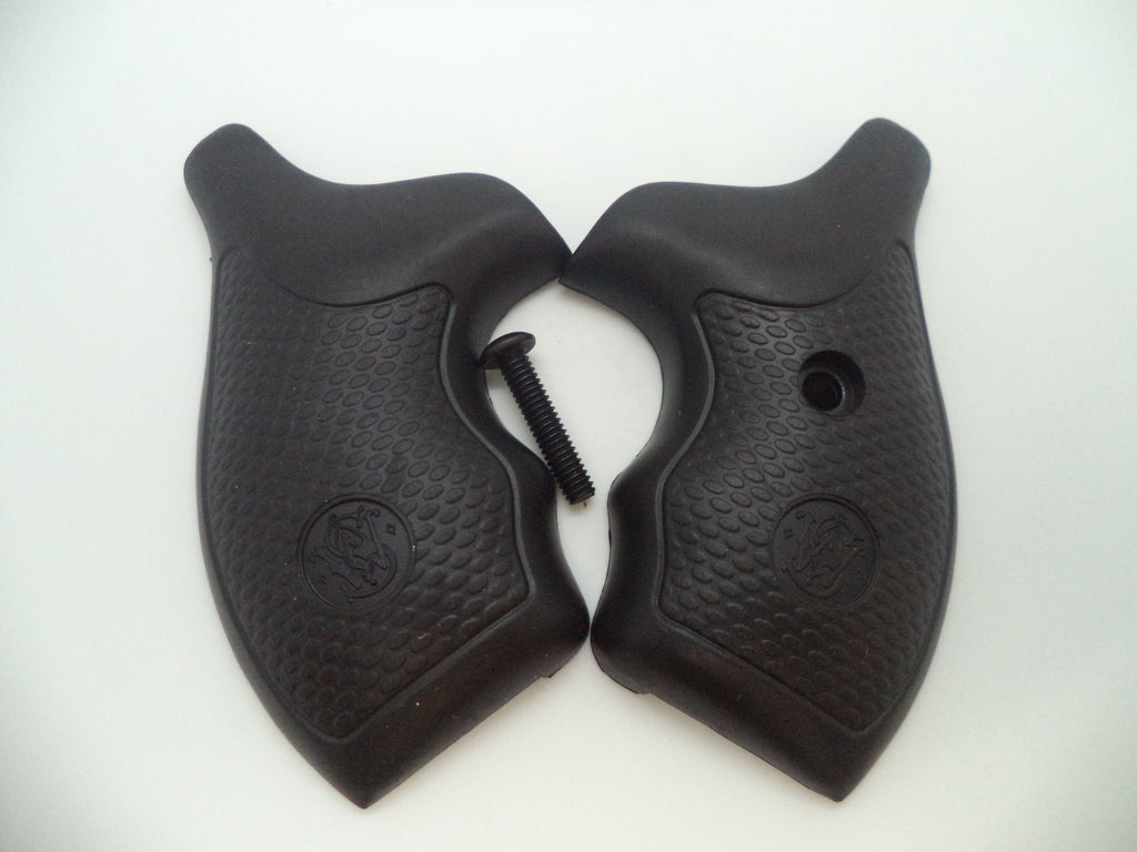 413030000 Smith & Wesson J Frame All Models Black Rubber Grips Round Butt