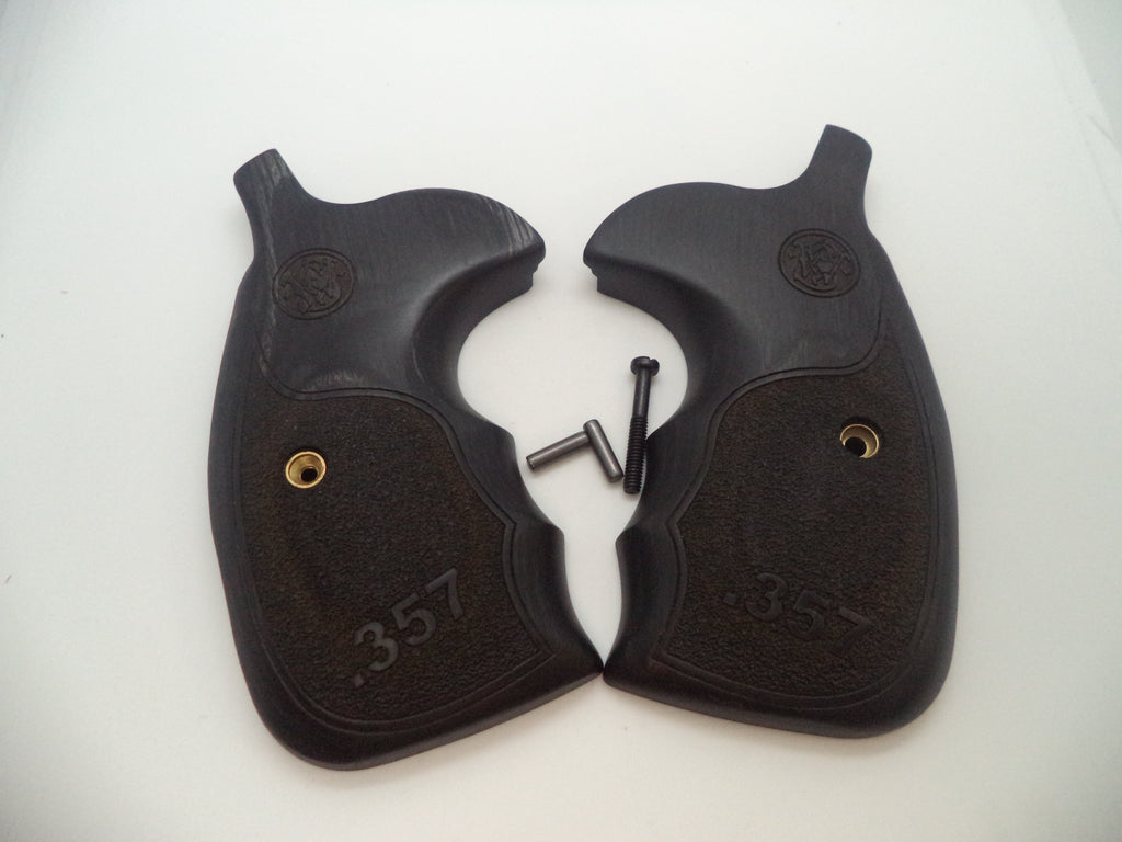 Smith & Wesson L Frame Model 686 Plus Black/Grey Laminate Grips Round Butt with Hardware - 414670000