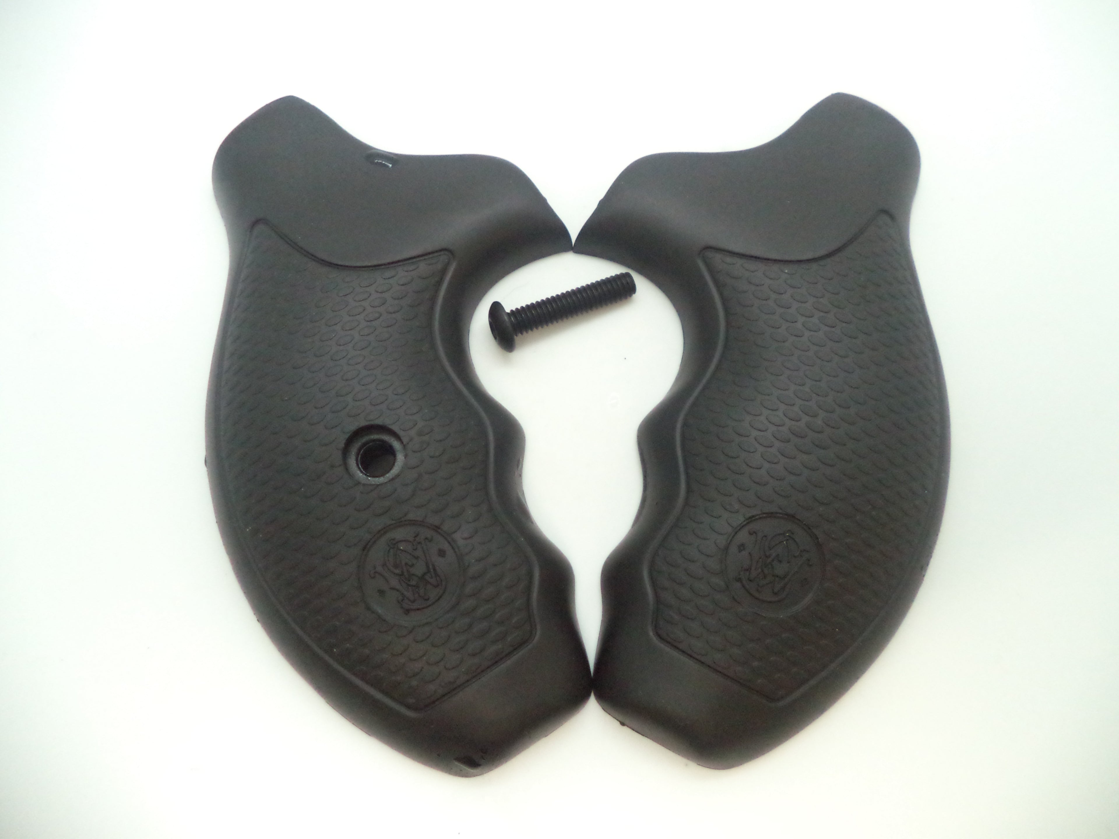 413040000 S&W J Frame All Models Black Rubber Grips Round Butt