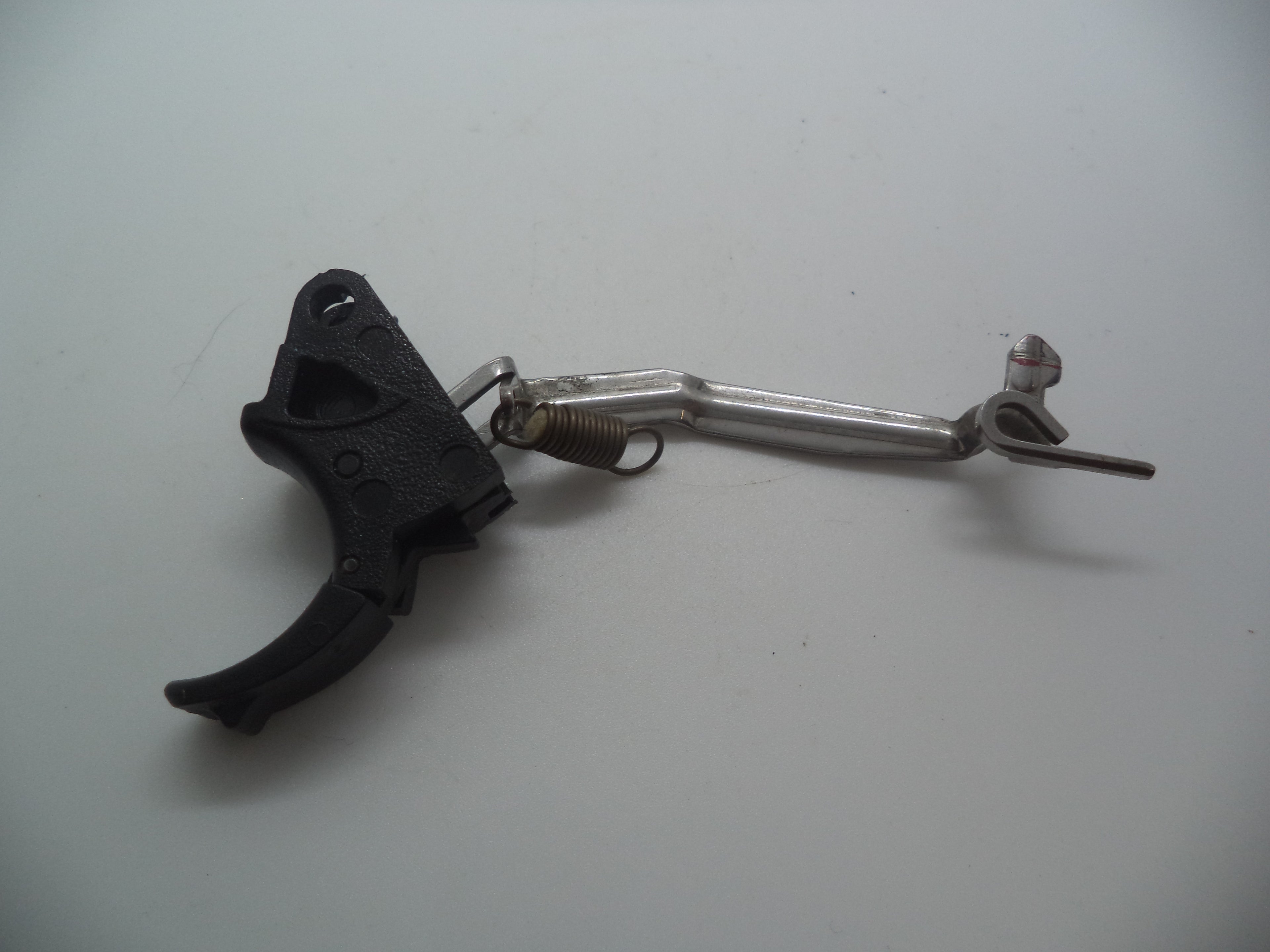 MP4019A Smith & Wesson Pistol M&P Trigger Bar Assembly & Spring Used .40c  S&W