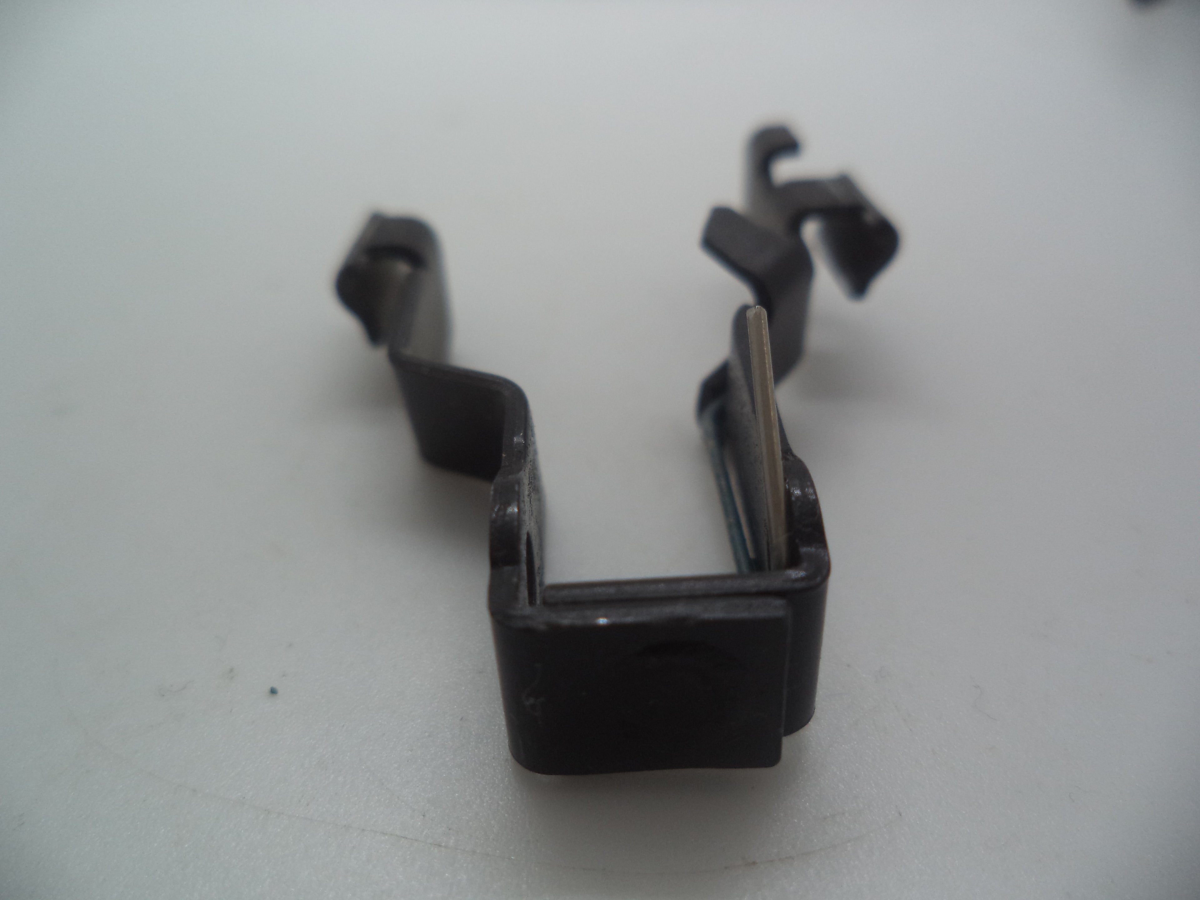 MP4027B Smith & Wesson Pistol M&P Slide Stop Assembly Used .40c  S&W
