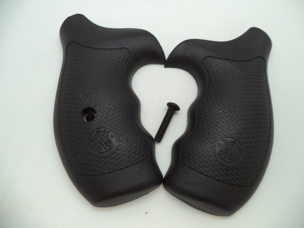 Smith & Wesson K/L Frame Black Rubber Target Grips Round Butt with Hardware - 413850000