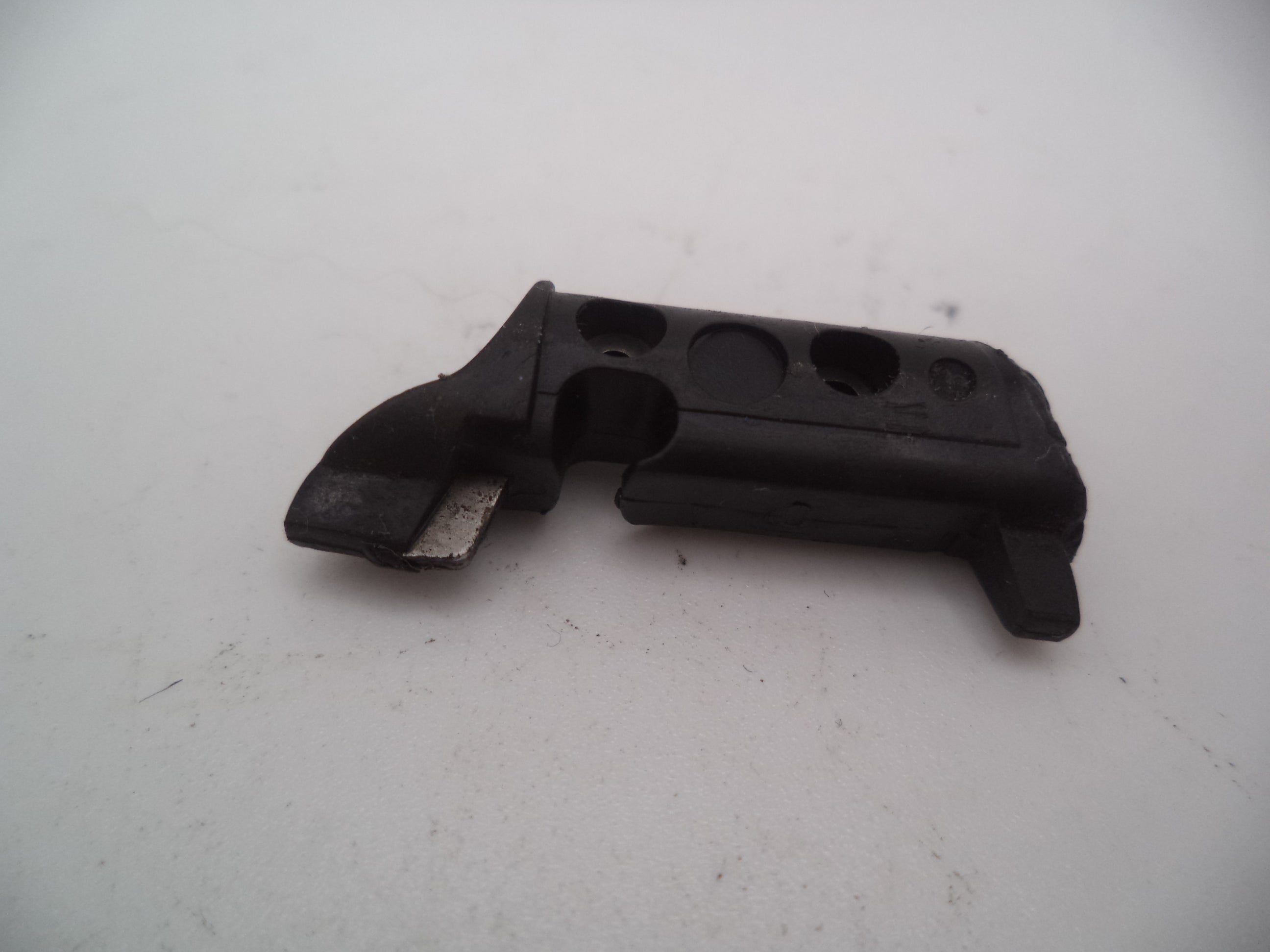 MP4026E Smith & Wesson Pistol M&P Magazine Catch Used .40c S&W