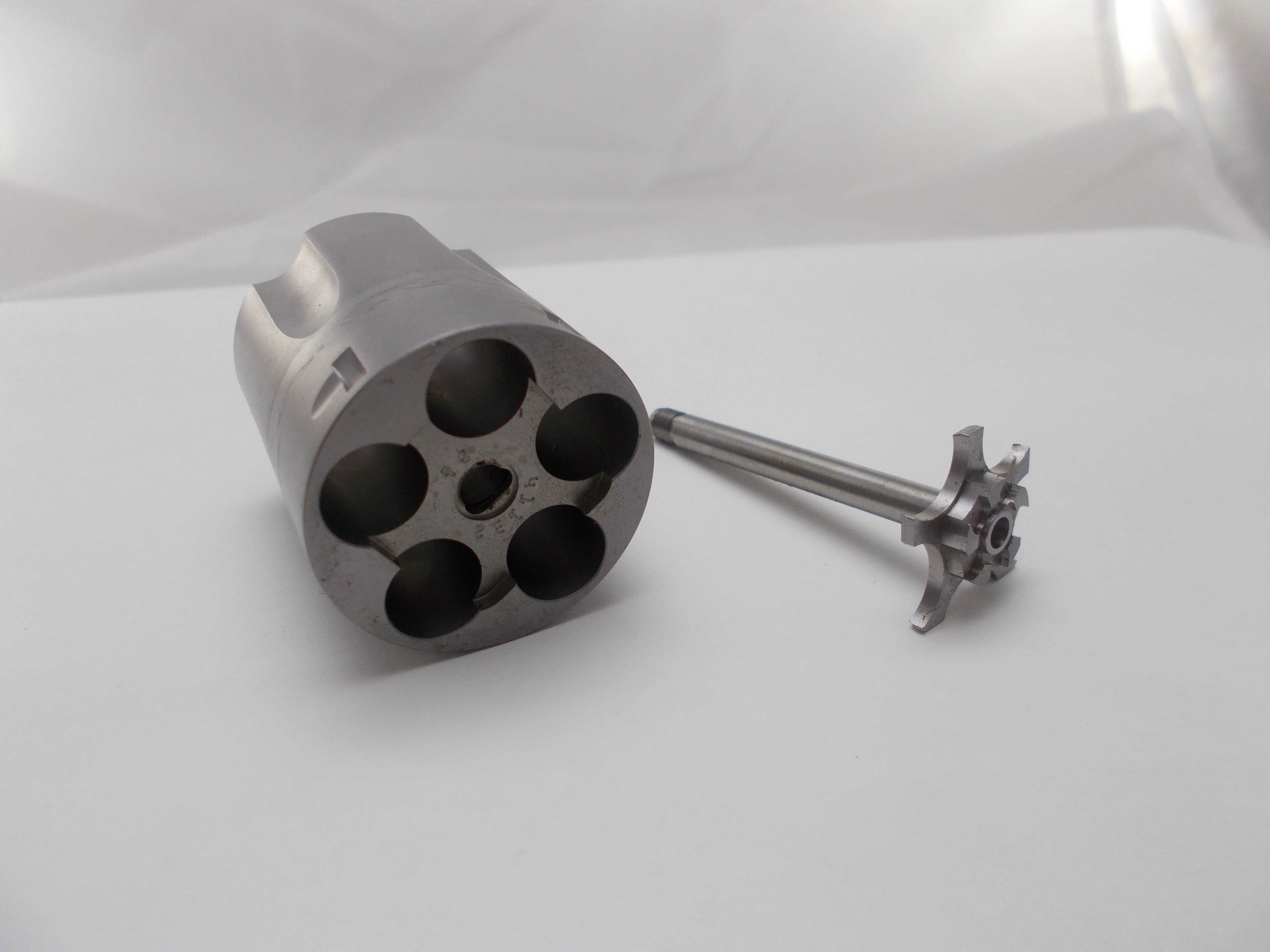 411320000 Smith & Wesson  J-Frame Factory NEW .38 SPL +P Cylinder W/Extractor S.S.