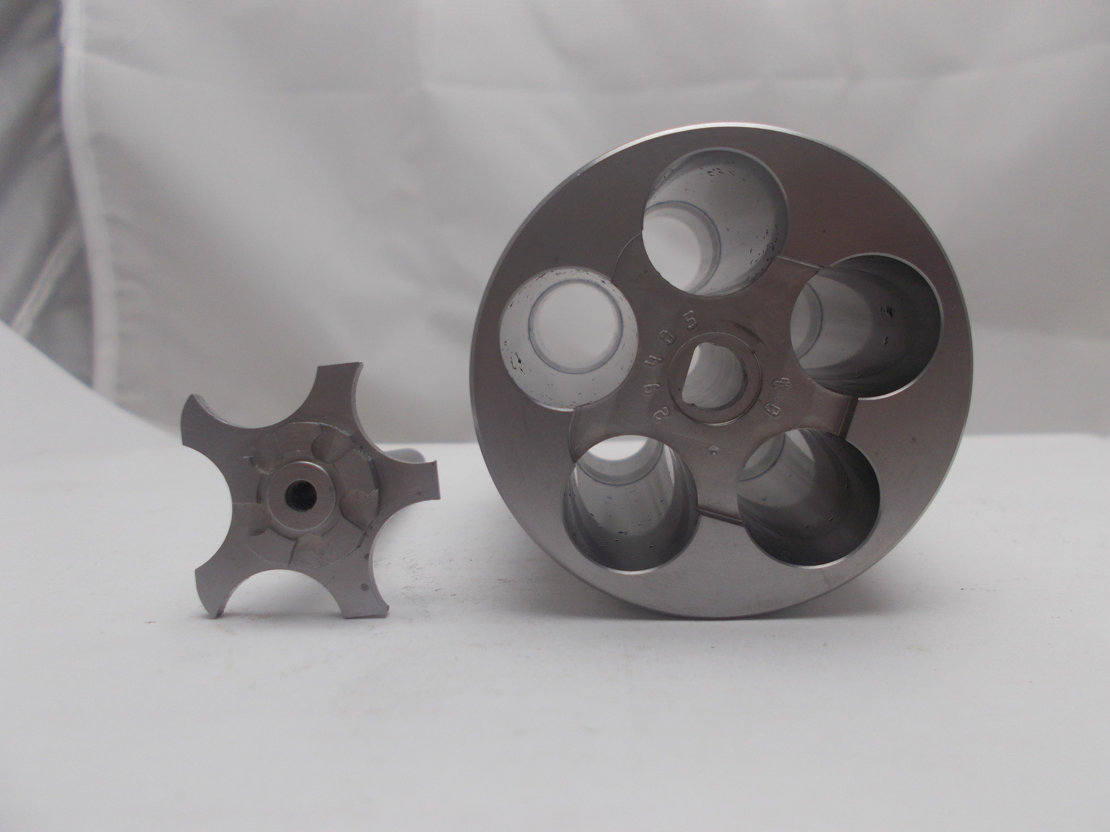 Smith & Wesson Model 500 X Frame Cylinder Assembly - Stainless Steel | OEM Part 294050000