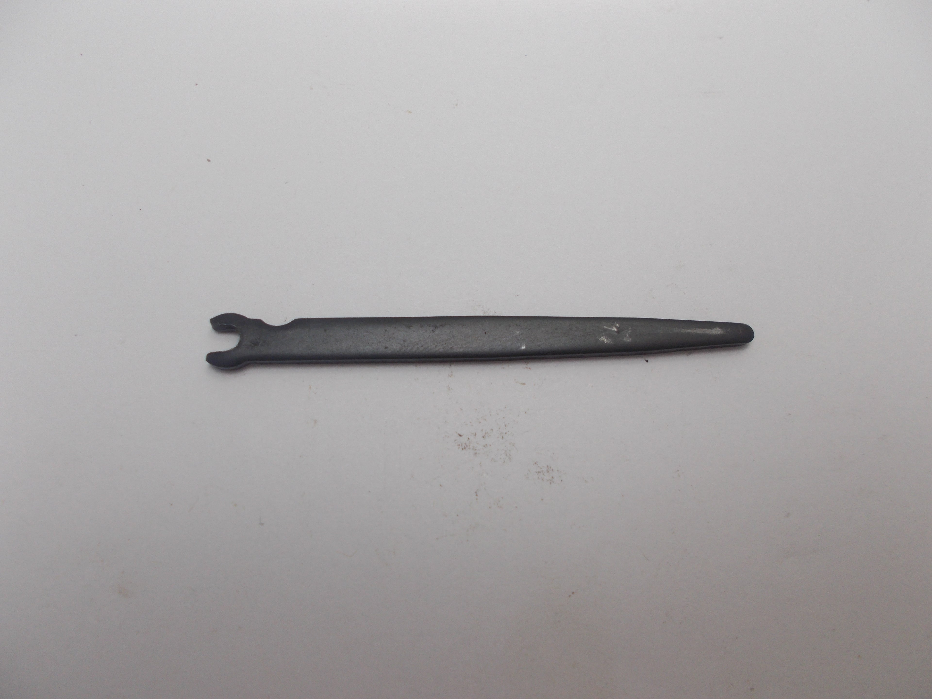 Mossberg 500 Mainspring Guide - Used OEM MBU51